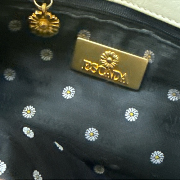 Escada Cream Leather Bag with Gold Chain flower detail - Picture 9 of 15